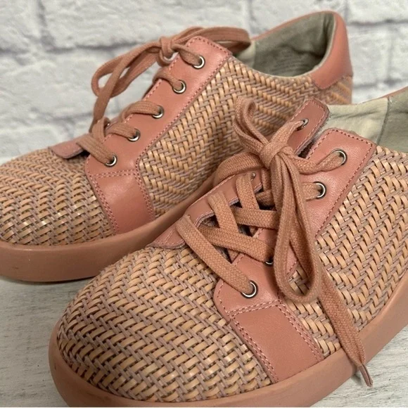 Stylish Pink Woven Women's Sneakers - Picture 9 of 16